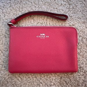 Coach New York Corner Zip Wristlet Leather Raspberry EUC! w/ Cards